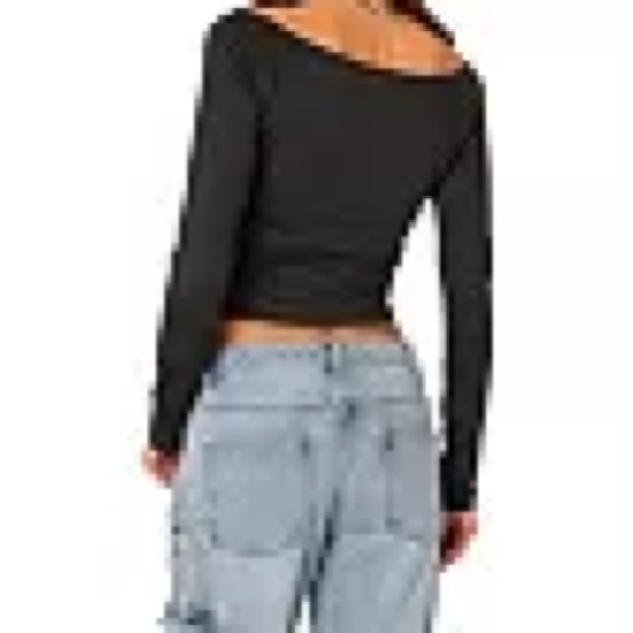 Edikted
Tahlia Off Shoulder Top - Picture 2 of 5